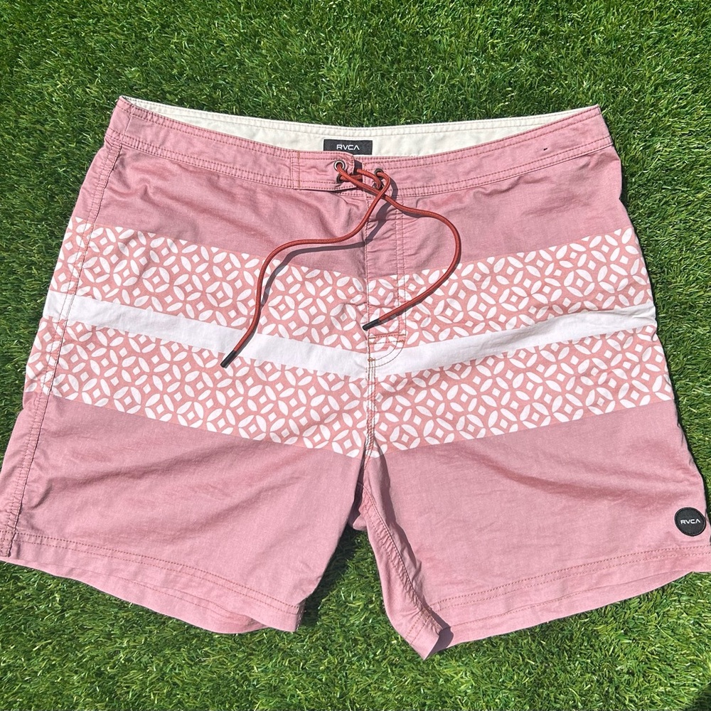 RVCA Men’s 38 Swim Shorts Boardshorts Zipper Pocket Tie Button Front 
Patterned
